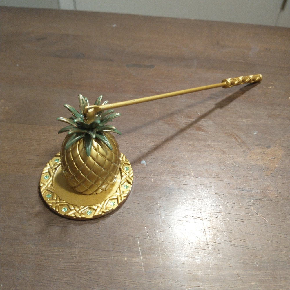 Partylite Candle Snuffer ISLAND ESCAPE Pineapple with tray. Without Box